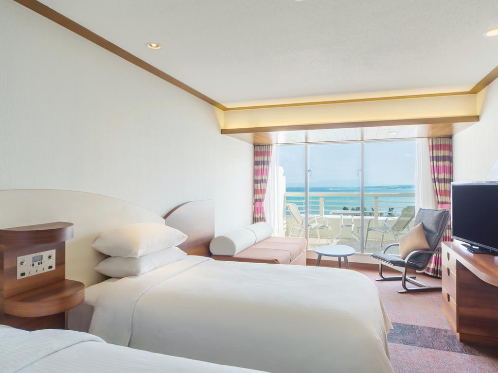 Sheraton Okinawa Sunmarina Resort Onna Extérieur photo