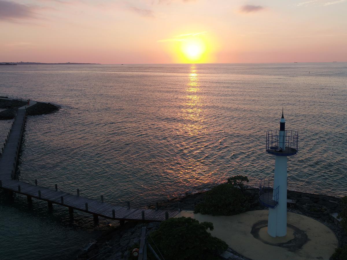 Sheraton Okinawa Sunmarina Resort Onna Extérieur photo