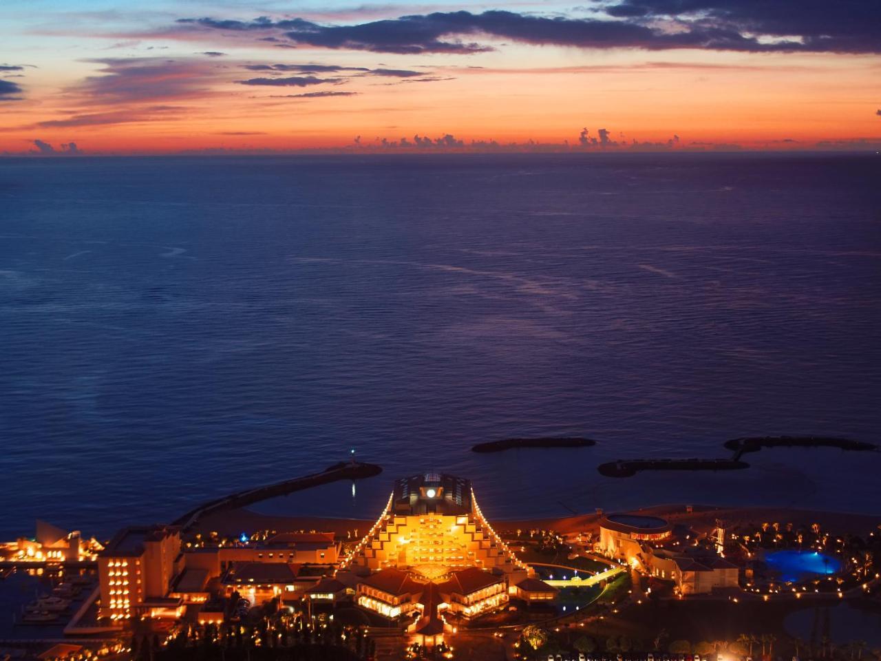 Sheraton Okinawa Sunmarina Resort Onna Extérieur photo
