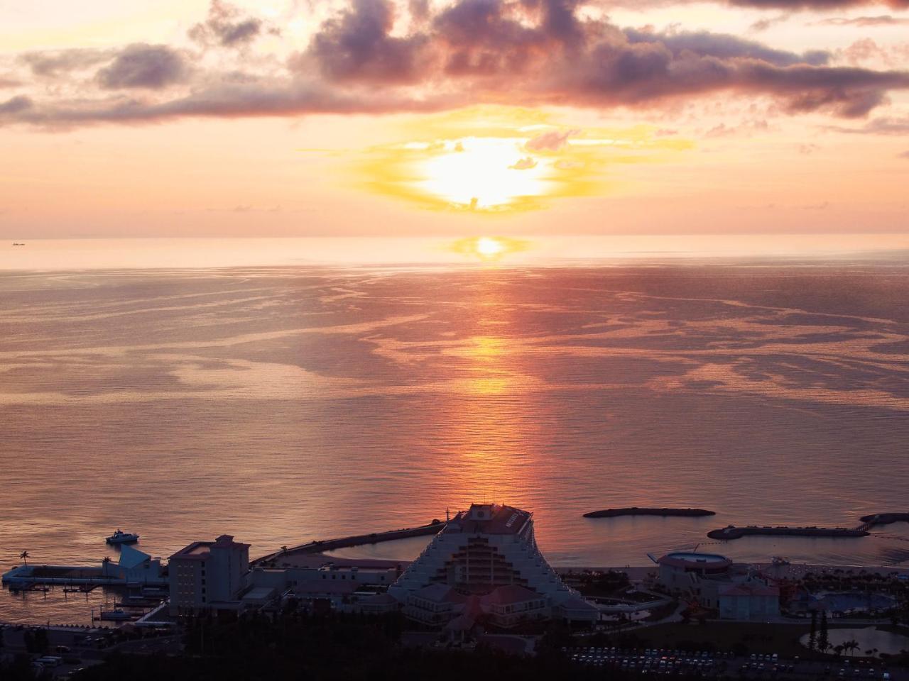 Sheraton Okinawa Sunmarina Resort Onna Extérieur photo