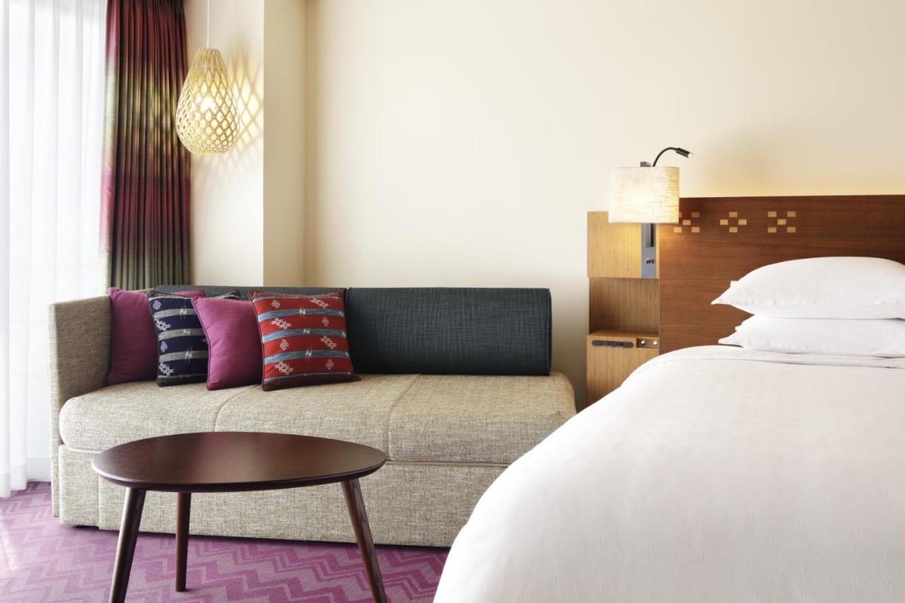 Sheraton Okinawa Sunmarina Resort Onna Extérieur photo